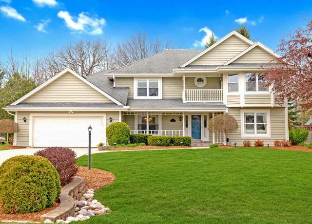Property at 10123 N Foxkirk Cir, Mequon, WI 53097, 4 beds, 3.5 baths