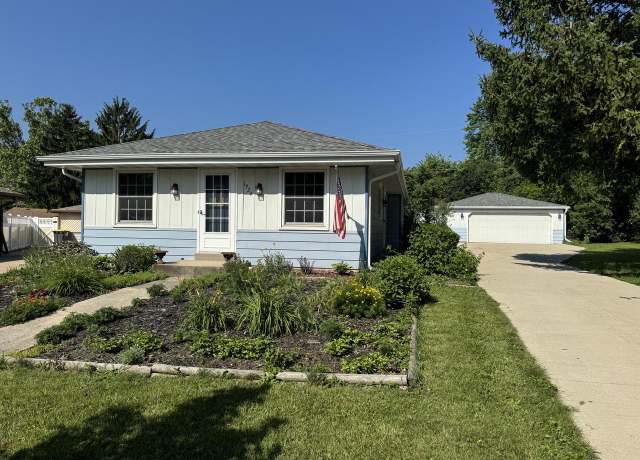 Property at 1924 Santa Barbara Dr, Waukesha, WI 53189, 3 beds, 1.5 baths