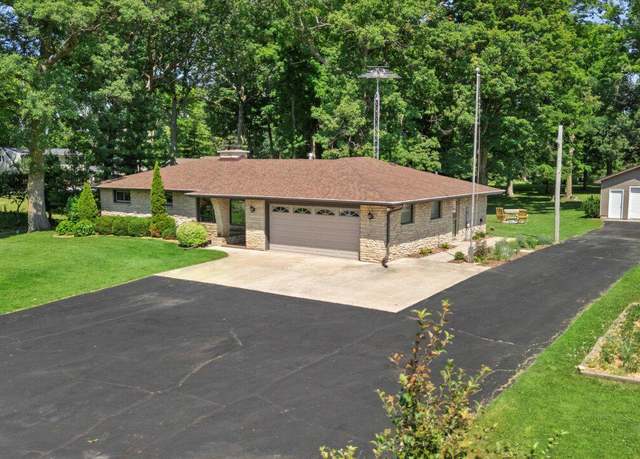 Property at 6124 State Highway 60, Hartford, WI 53027, 3 beds, 2.5 baths