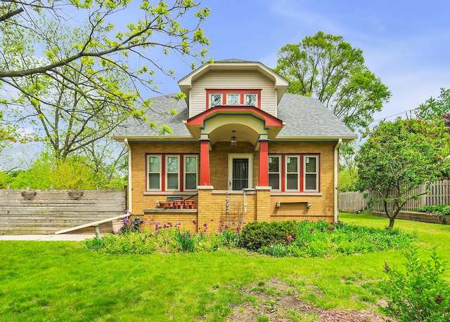 Property at 8201 Cooper Rd, Kenosha, WI 53142, 4 beds, 2 baths