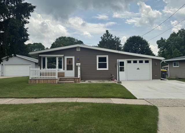Property at 703 Luke Ave, Waukesha, WI 53186, 3 beds, 2 baths