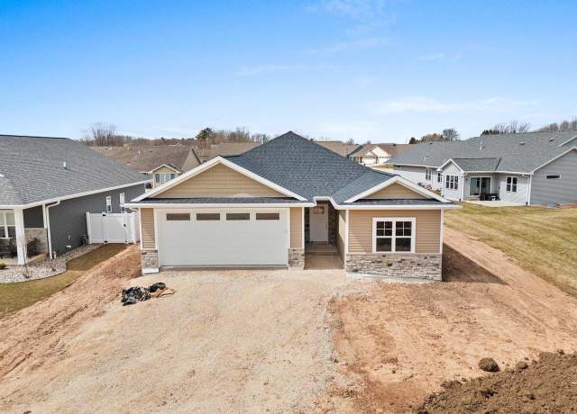Property at 1926 Creekwood Ct, Manitowoc, WI 54220, 3 beds, 2 baths