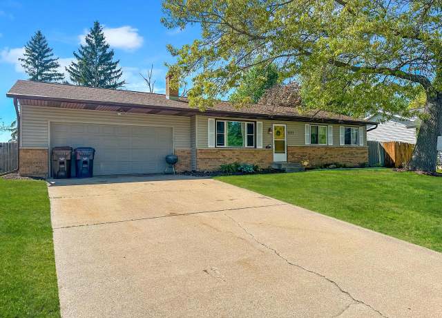 Property at 1021 Oak Avenue North Ave, Onalaska, WI 54650, 3 beds, 1.5 baths