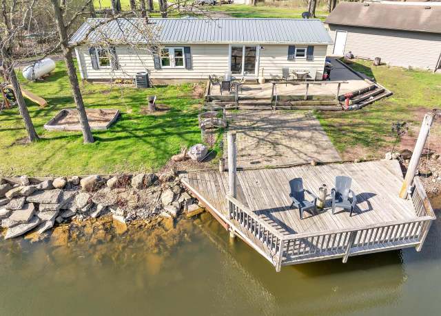 Property at 3855 Glenview Ln, Oshkosh, WI 54904, 3 beds, 2 baths