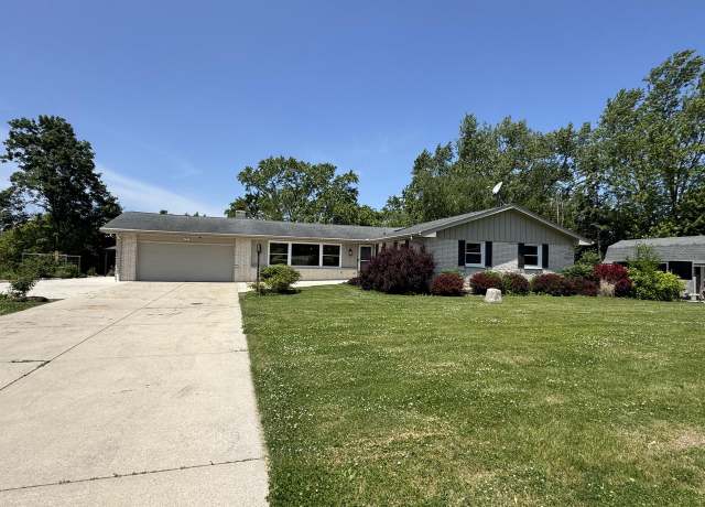 Property at 4700 W Hunting Park Dr, Franklin, WI 53132, 3 beds, 2 baths