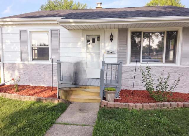 Property at 1631 Monroe Ave, Racine, WI 53405, 2 beds, 1 bath