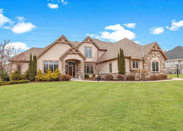Property at 11527 N Creekside Ct, Mequon, WI 53092, 5 beds, 3.5 baths
