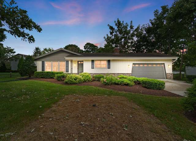 Property at 3543 W Hilltop Ln, Franklin, WI 53132, 3 beds, 2.5 baths