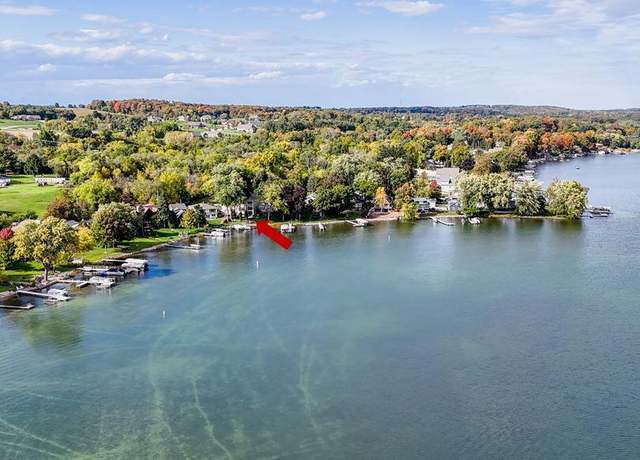 Property at 5648 W Lake Dr, West Bend, WI 53095, 3 beds, 3.5 baths