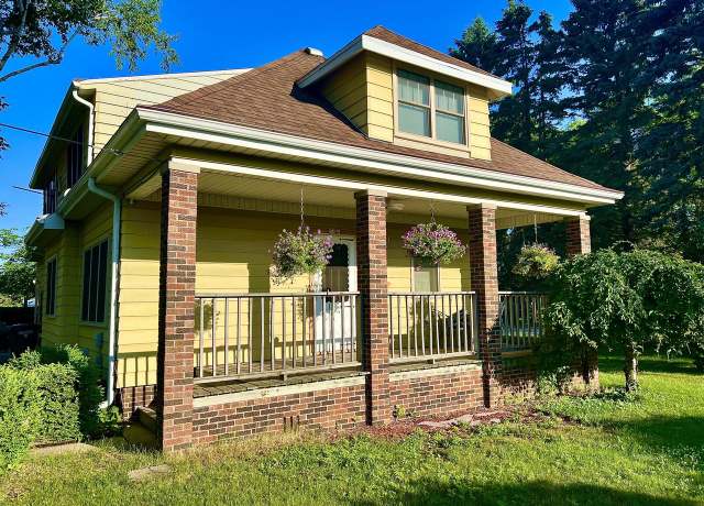 Property at 3974 S 12th St, Sheboygan, WI 53081, 3 beds, 2.5 baths