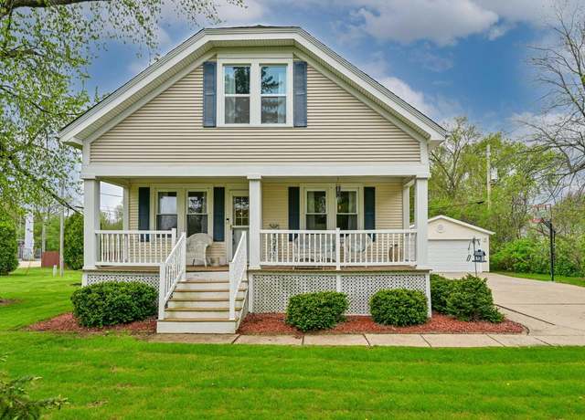 Property at 1651 S Sunny Slope Rd, New Berlin, WI 53151, 3 beds, 1.5 baths