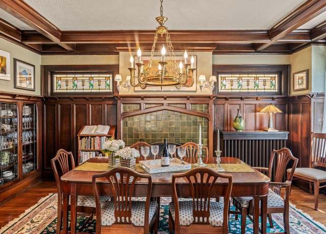 Property at 2615 N Summit Ave, Milwaukee, WI 53211, 4 beds, 4.5 baths