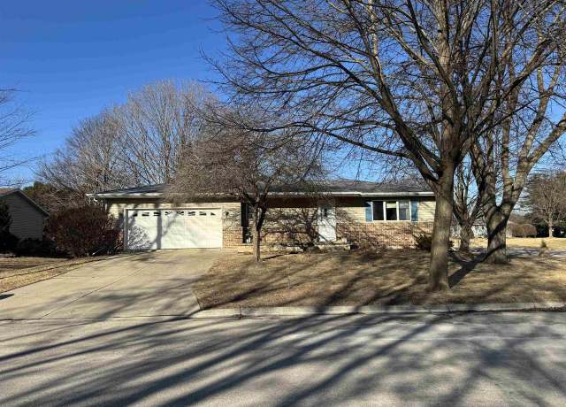 Property at 866 Oakwood Ln, Watertown, WI 53094, 3 beds, 2 baths
