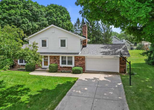 Property at 264 Oaklawn Ct, Pewaukee, WI 53072, 3 beds, 1.5 baths
