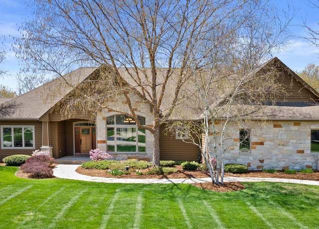 Property at 5122 Alexander Dr, Racine, WI 53402, 4 beds, 3.5 baths