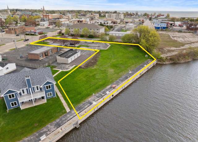 Property at 1609 16th St, Manitowoc, WI 54220