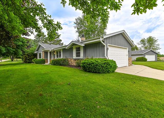 Property at 7806 W Bur Oak Dr, Franklin, WI 53132, 3 beds, 3 baths