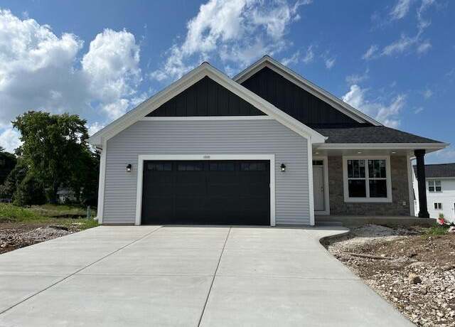 Property at 1039 Waterstone Ct, Pewaukee, WI 53072, 3 beds, 2 baths