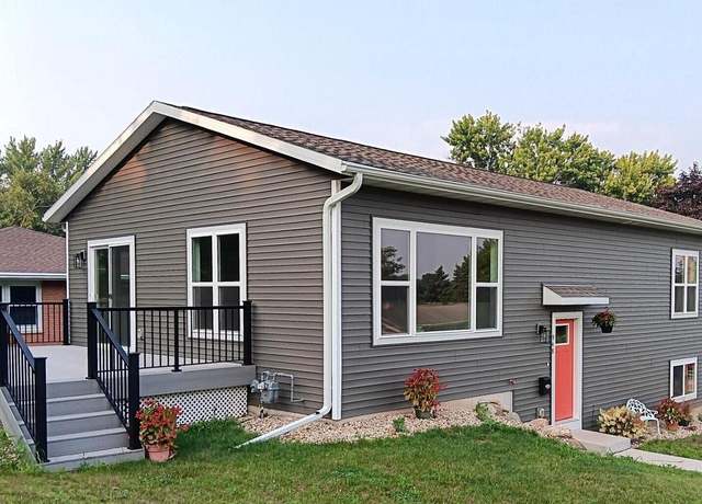 Property at 948 Roby Rd, Stoughton, WI 53589, 3 beds, 2.5 baths