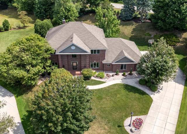 Property at 18840 Saratoga Ct, Brookfield, WI 53045, 4 beds, 4.5 baths