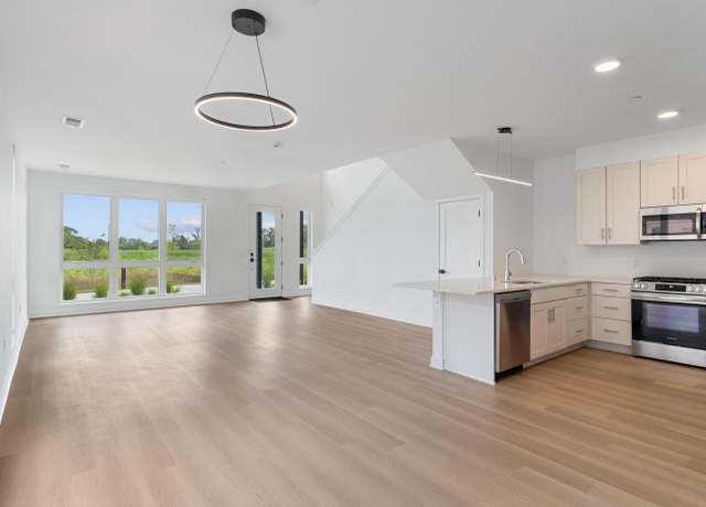Property at 4163 E Hemlock Dr #108, Oak Creek, WI 53154, 3 beds, 2.5 baths