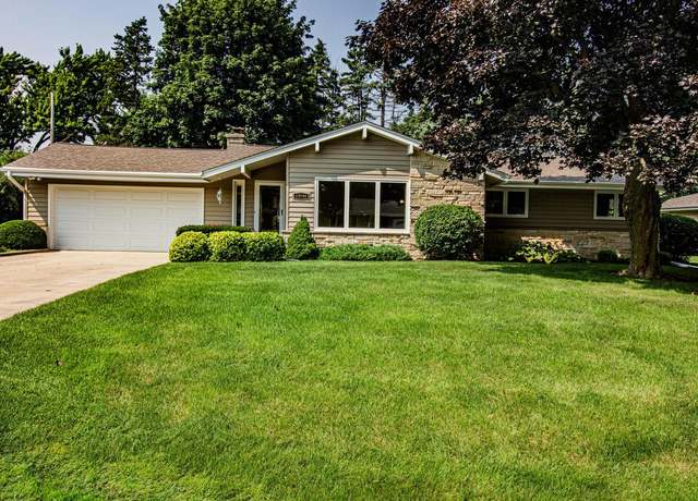 Property at 13540 W Park Ave, New Berlin, WI 53151, 3 beds, 1.5 baths