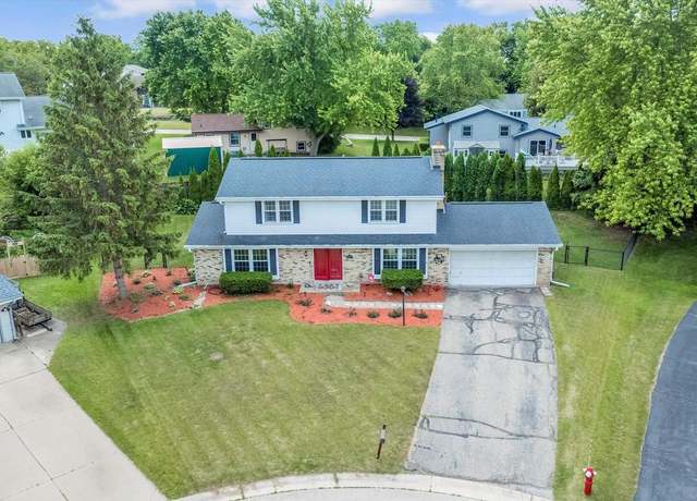 Property at 837 Wexford Ct, Hartland, WI 53029, 4 beds, 2.5 baths