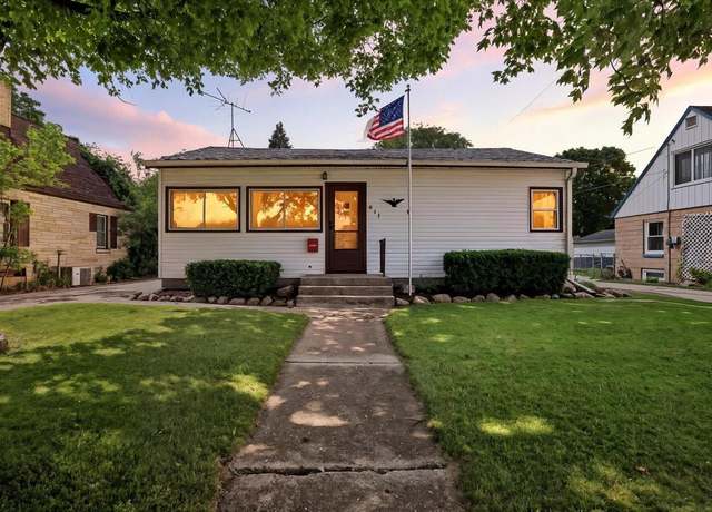 Property at 211 Coolidge Ave, Waukesha, WI 53186, 3 beds, 1.5 baths