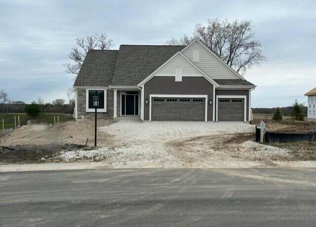 Property at W251N2367 Valleyview Cir, Pewaukee, WI 53072, 4 beds, 2.5 baths