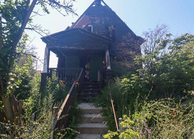 Property at 3061 N 28th St, Milwaukee, WI 53210, 5 beds, 1 bath