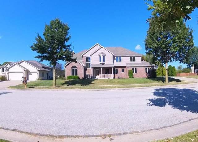 Property at 2555 Fox River Cir, Waukesha, WI 53189, 4 beds, 3.5 baths
