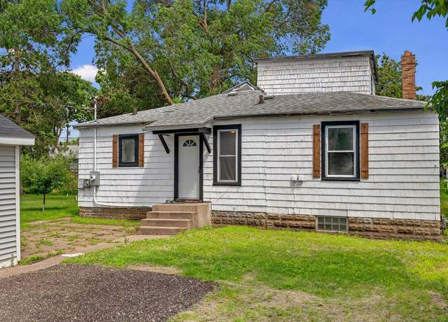 Property at 1229 Hintgen Ct, La Crosse, WI 54601, 4 beds, 1 bath