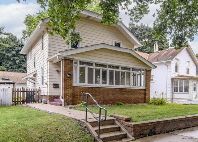 Property at 843 Oakland Ave, Waukesha, WI 53186, 3 beds, 1.5 baths