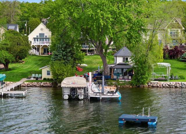 Property at N26W30255 Maple Ave, Pewaukee, WI 53072, 3 beds, 3 baths