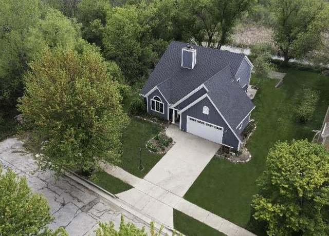 Property at 2221 Inverness Dr, Waukesha, WI 53186, 3 beds, 2.5 baths