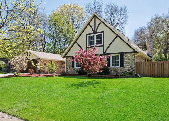 Property at 611 Westminster Dr, Waukesha, WI 53186, 3 beds, 2.5 baths