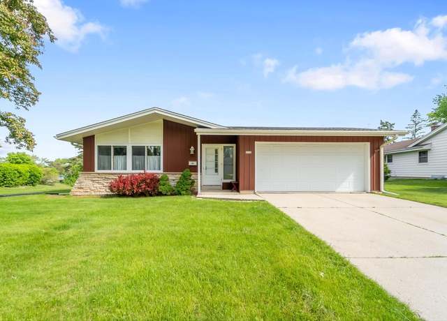 Property at 4998 Sterling Dr, Greendale, WI 53129, 3 beds, 1.5 baths