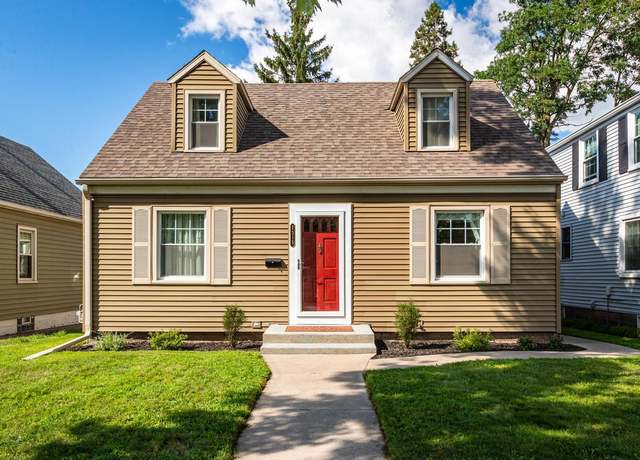 Property at 2315 Winnebago St, La Crosse, WI 54601, 4 beds, 3 baths