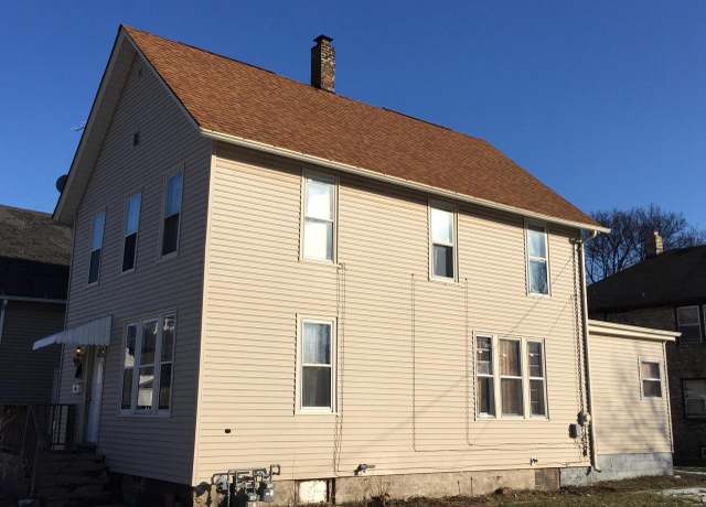 Property at 6121 12th Ave, Kenosha, WI 53143, 3 beds, 2 baths