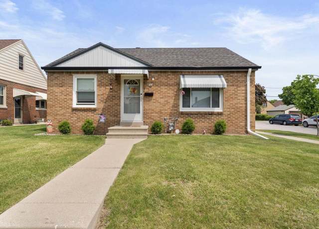 Property at 944 W Eden Pl, Milwaukee, WI 53221, 2 beds, 1 bath