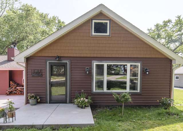 Property at W378S5089 W Pretty Lake Rd, Dousman, WI 53118, 4 beds, 2.5 baths