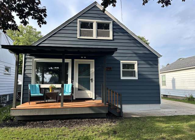 Property at 1218 Kenilworth Ave, Racine, WI 53403, 4 beds, 2 baths