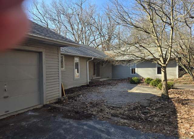 Property at 823 Knollwood Ct, Waukesha, WI 53188, 2 beds, 2.5 baths