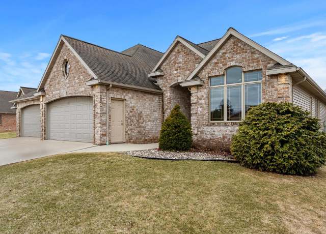 Property at 920 River Bluff Dr, Manitowoc, WI 54220, 3 beds, 3 baths