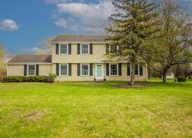 Property at 11228 N Country View Dr, Mequon, WI 53092, 4 beds, 2.5 baths