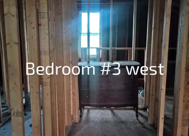 Property at 121 N Main St, Iron Ridge, WI 53035, 4 beds, 3.5 baths