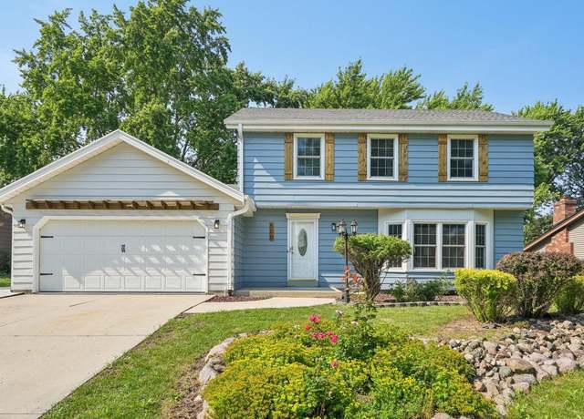 Property at 500 E Arthur Dr, Oak Creek, WI 53154, 3 beds, 3.5 baths