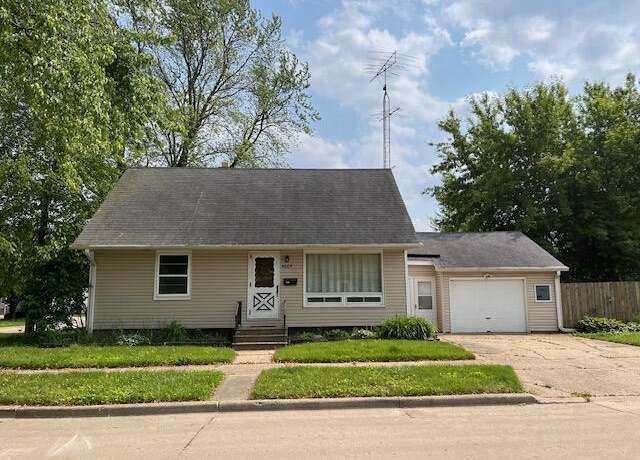 Property at 4005 55th St, Kenosha, WI 53144, 3 beds, 2 baths