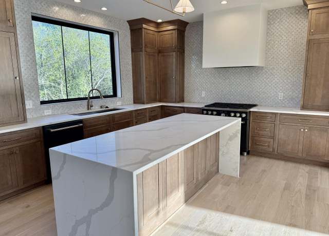 Property at 552 S Stocks Rd, Oconomowoc, WI 53066, 4 beds, 4.5 baths