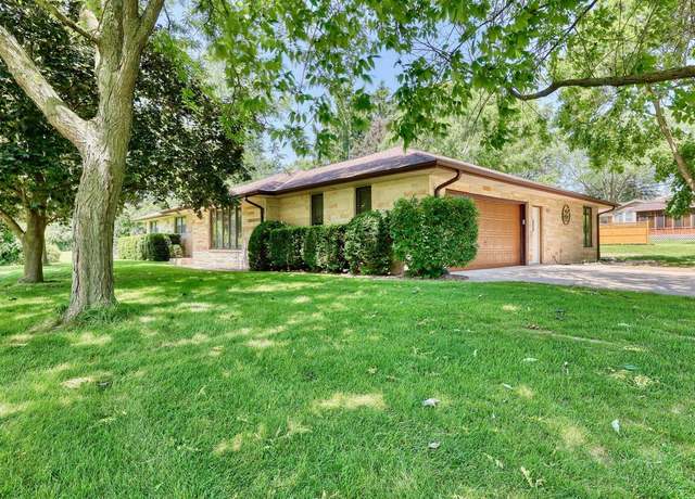 Property at N77W14888 Wood View Dr, Menomonee Falls, WI 53051, 3 beds, 2 baths